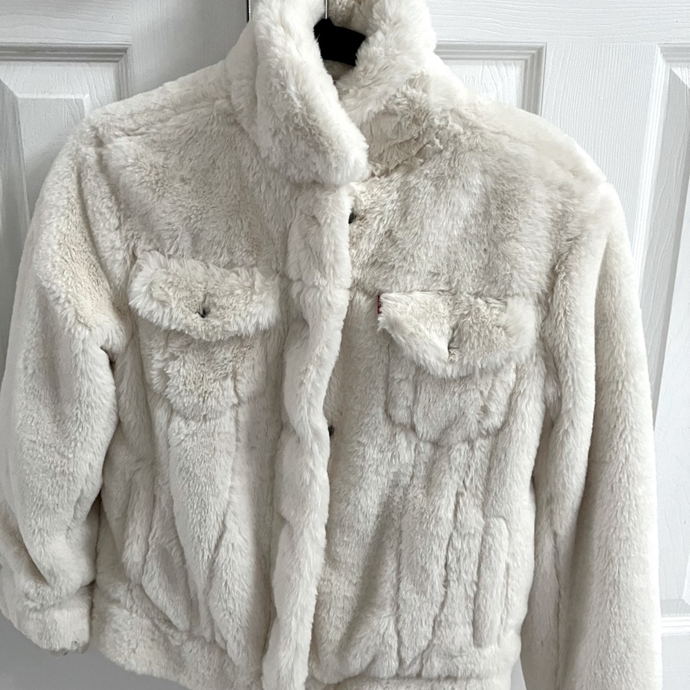 Womens Faux fur ivory coat